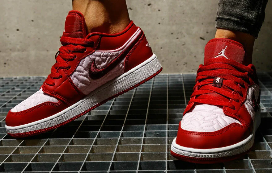 Jordan Air 1 apavi - basketbola un streetwear stilizācija viņai un viņam